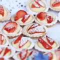 Daniel-Aniela-WeddingStrawberry-tarts1-t.jpg